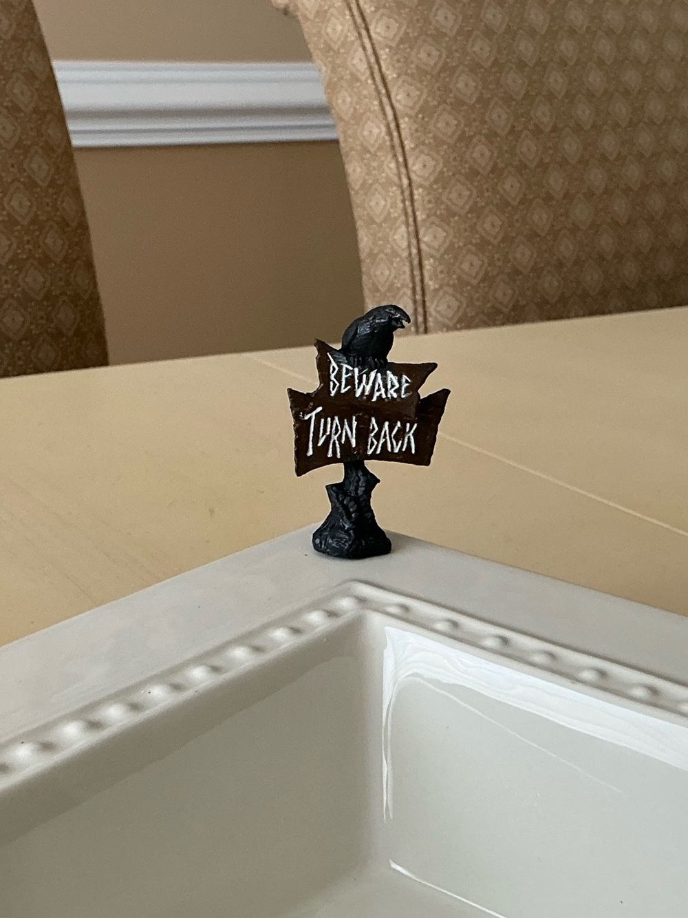 Spooky Halloween BEWARE TURN BACK Sign Platter Decoration ☠️